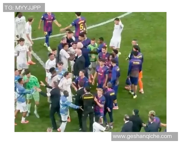 足球场上的激烈冲突与打斗瞬间精彩视频集锦